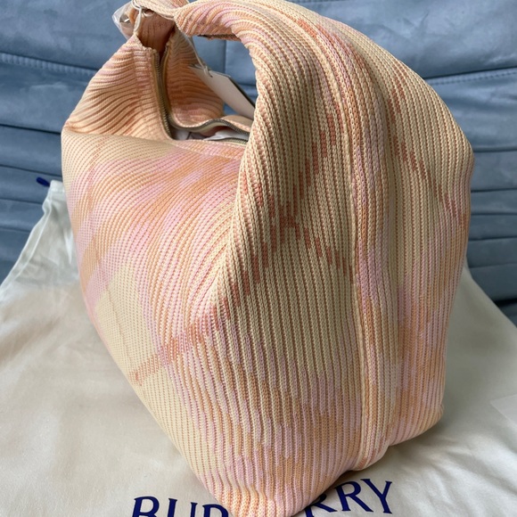 Burberry Medium Peggy Checked Duffle Tote Bag - Picture 6 of 14
